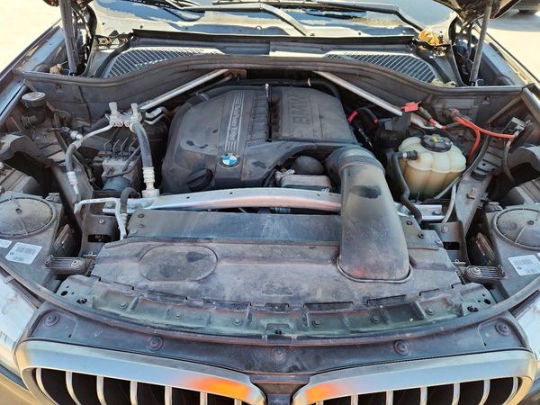2018 BMW X6 xDrive35i — Engine bay