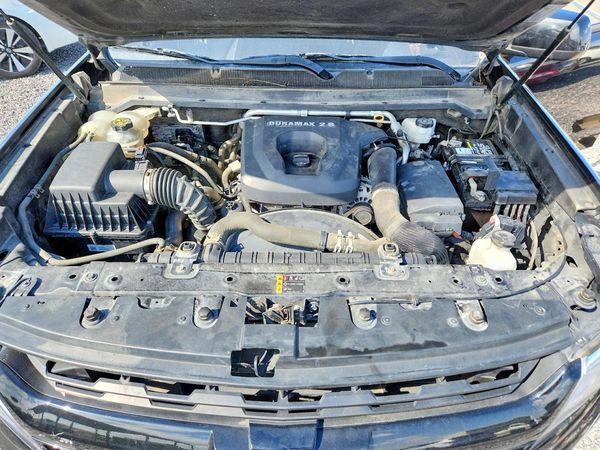 2018 CHEVROLET COLORADO Z71 — Engine bay