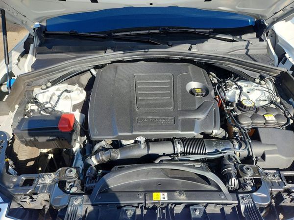 2025 JAGUAR F-PACE — Engine bay