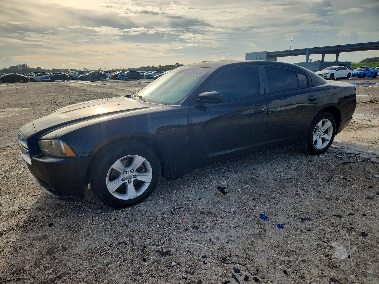 2014 DODGE CHARGER SE — Front 3/4