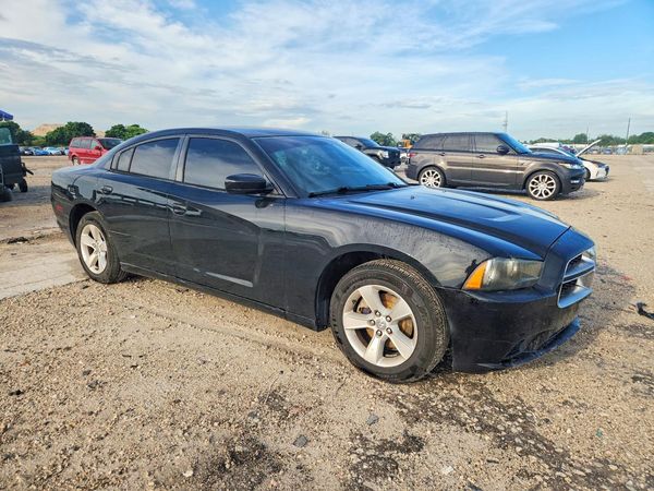 2014 DODGE CHARGER SE — Passenger 3/4