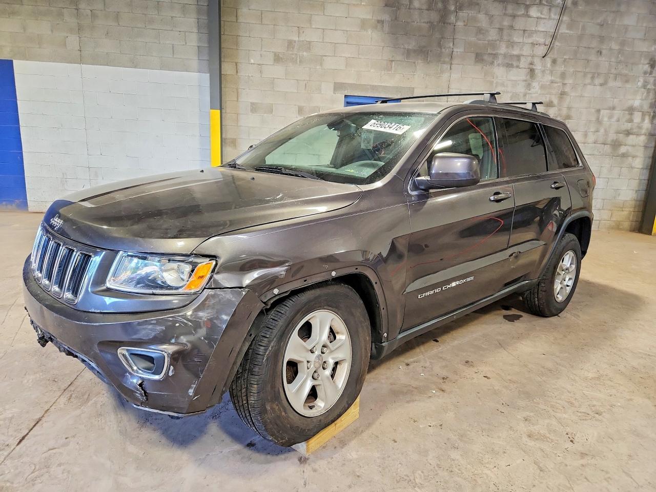 2015 JEEP GRAND CHEROKEE Laredo — Front 3/4