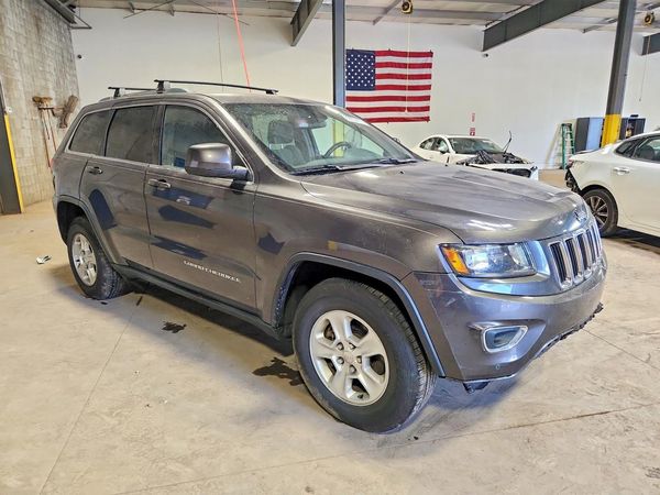 2015 JEEP GRAND CHEROKEE Laredo — Passenger 3/4