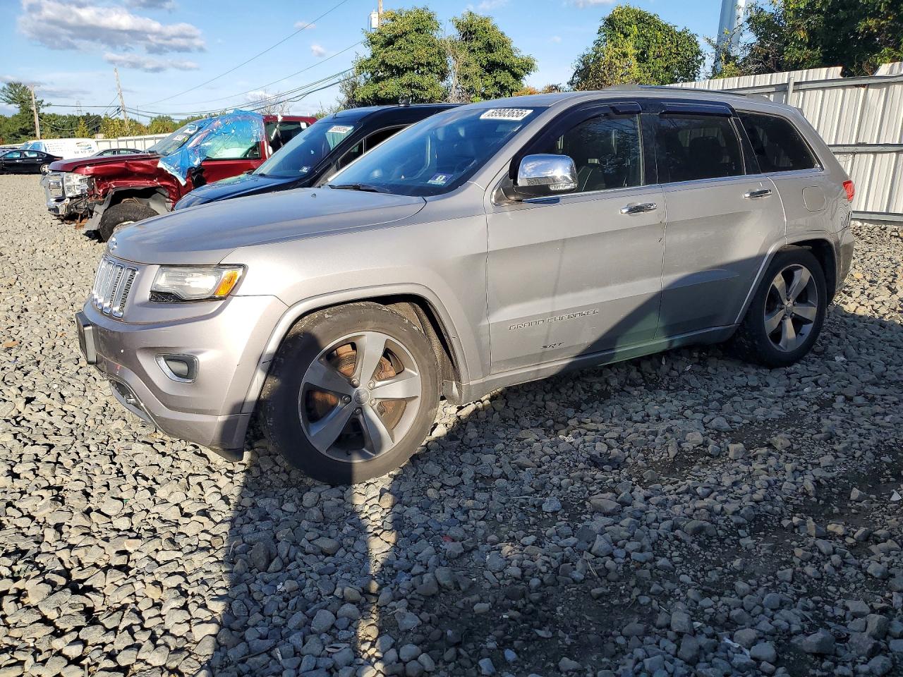 2014 JEEP CHEROKEE Overland — Front 3/4