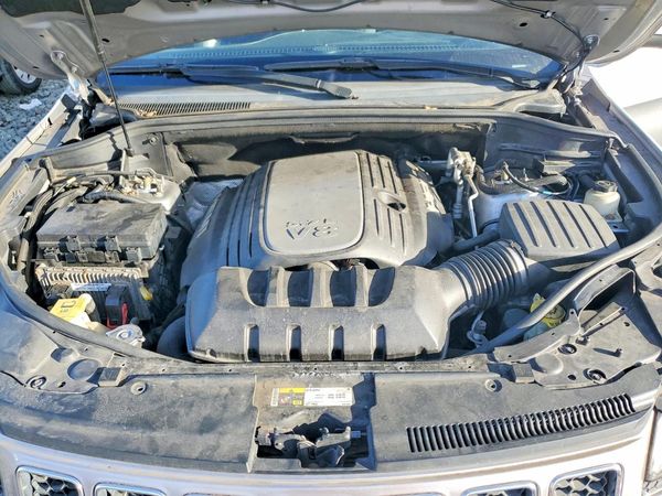 2014 JEEP CHEROKEE Overland — Engine bay