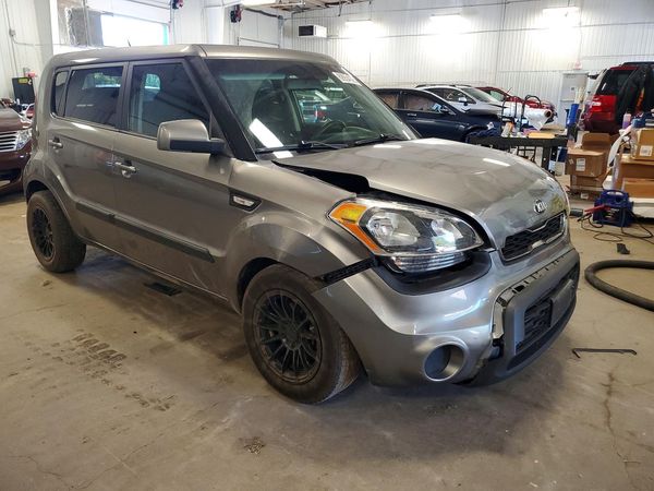 2013 KIA SOUL All Trims — Passenger 3/4