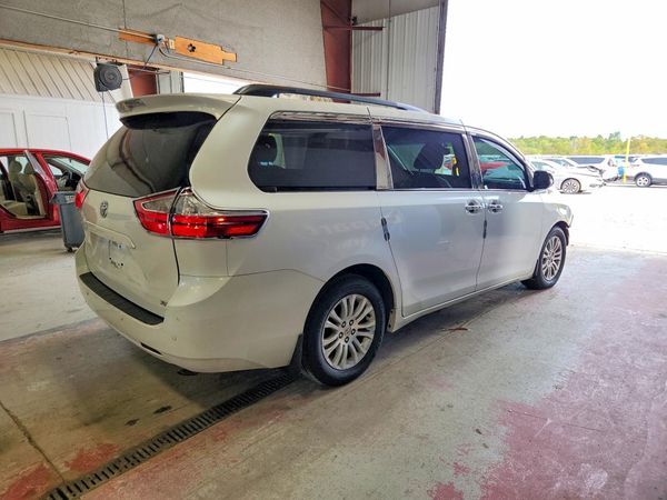 2015 TOYOTA SIENNA — PSRA