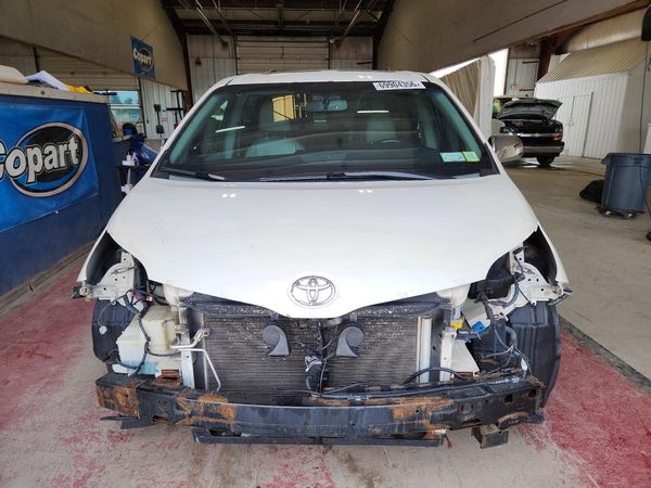 2015 TOYOTA SIENNA — DIRF