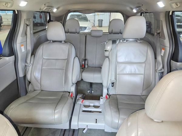 2015 TOYOTA SIENNA — SUVN