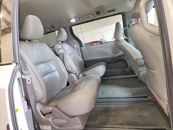 2015 TOYOTA SIENNA — PSRS