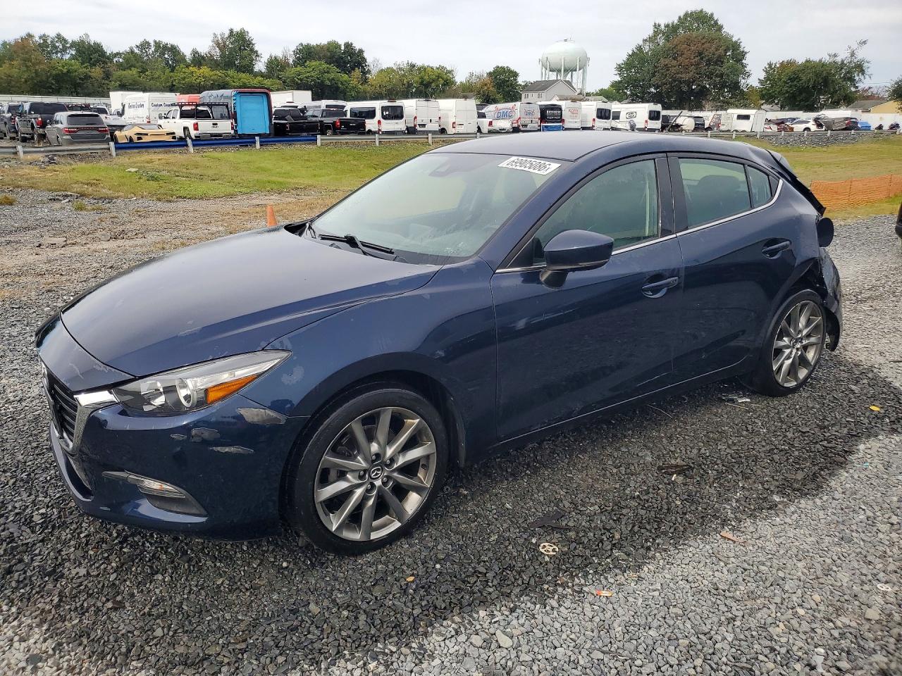 2018 MAZDA 3 Touring — Front 3/4
