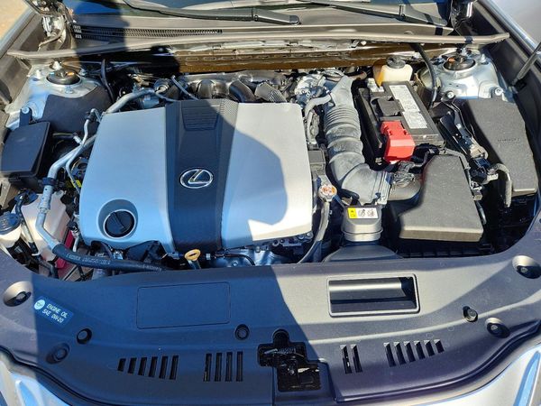 2025 LEXUS ES350 350 Premium — Engine bay