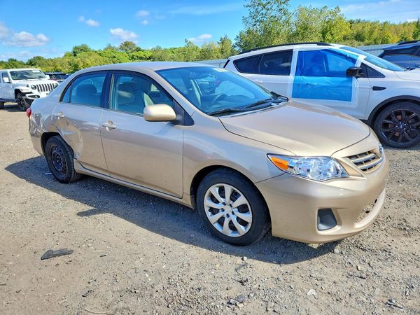 2013 TOYOTA COROLLA — Passenger 3/4