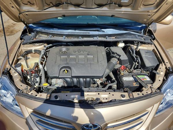 2013 TOYOTA COROLLA — Engine bay