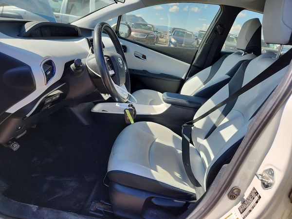 2017 TOYOTA PRIUS — DENT