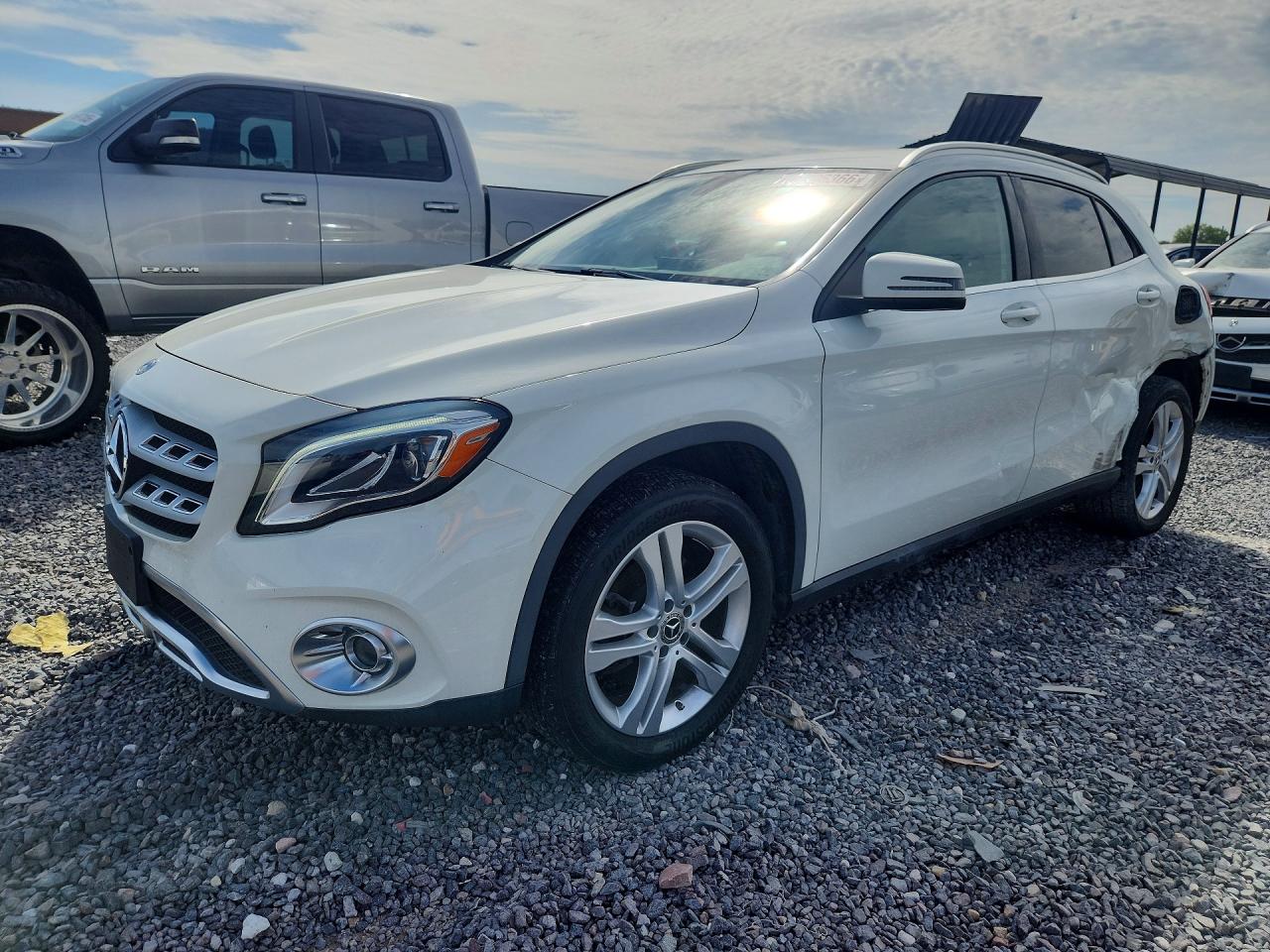2018 MERCEDES-BENZ GLA GLA250-4M — Front 3/4