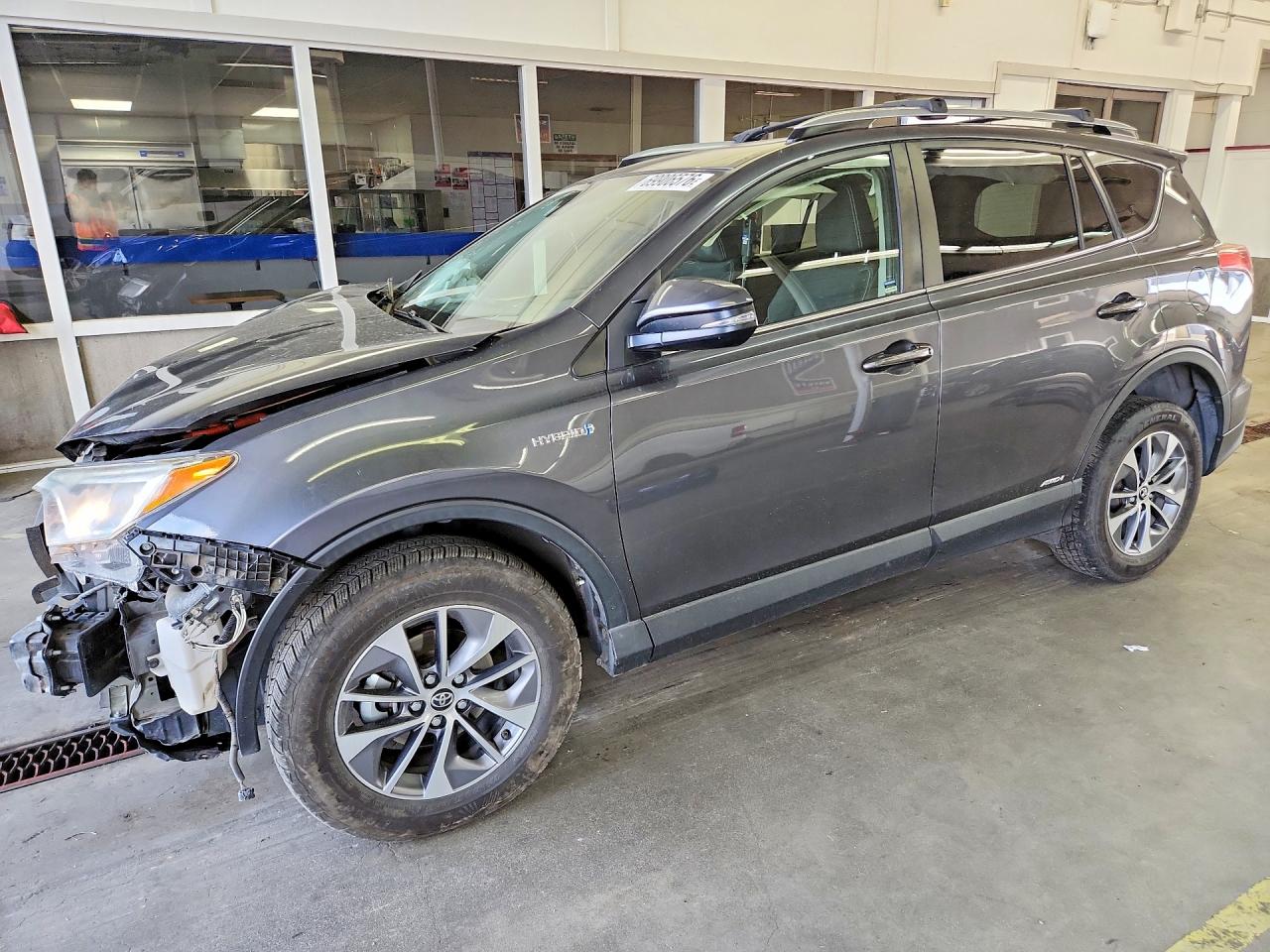2018 TOYOTA RAV4 LE Plus/XLE — Front 3/4