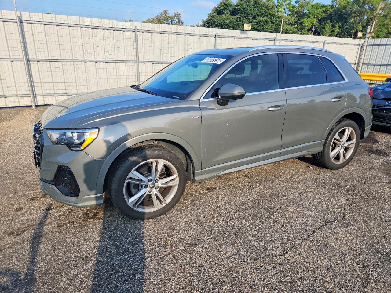 2020 AUDI Q3 S Line quattro Premium — Front 3/4
