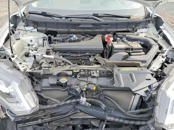 2019 NISSAN ROGUE — Engine bay