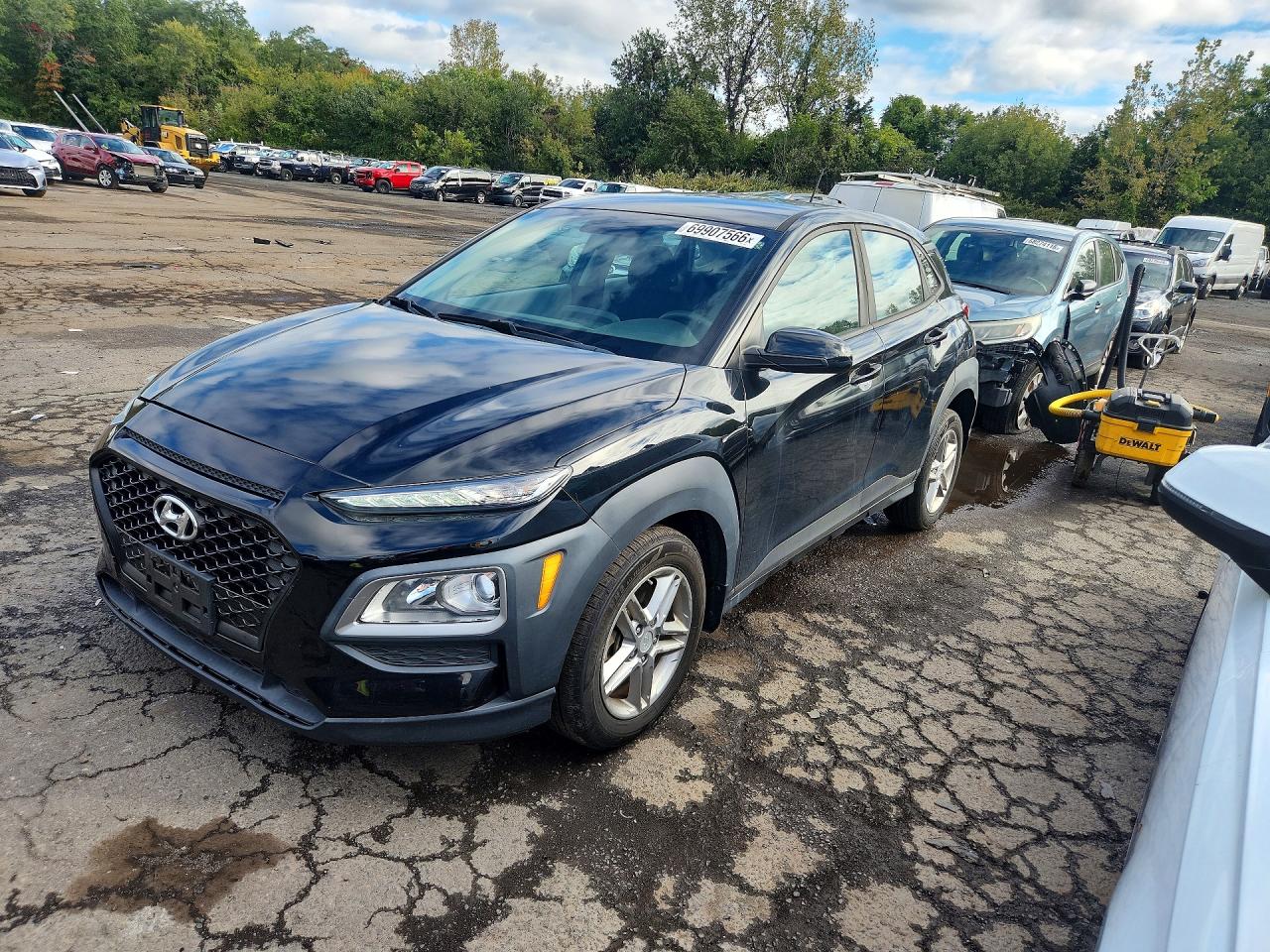 2018 HYUNDAI KONA SE — Front 3/4