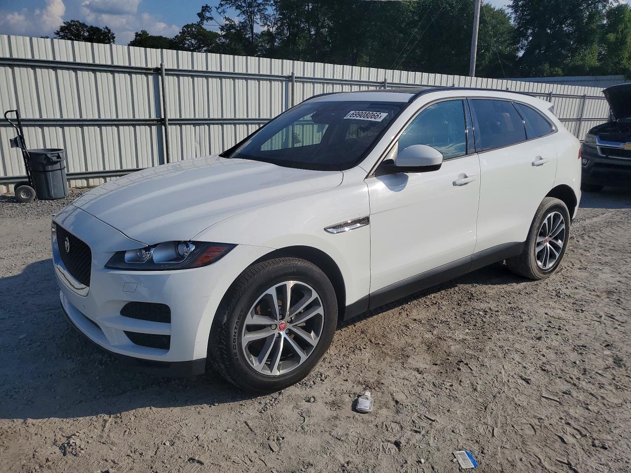 2018 JAGUAR F-PACE Premium — Front 3/4