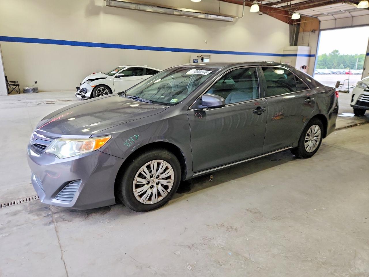 2012 TOYOTA CAMRY — Front 3/4