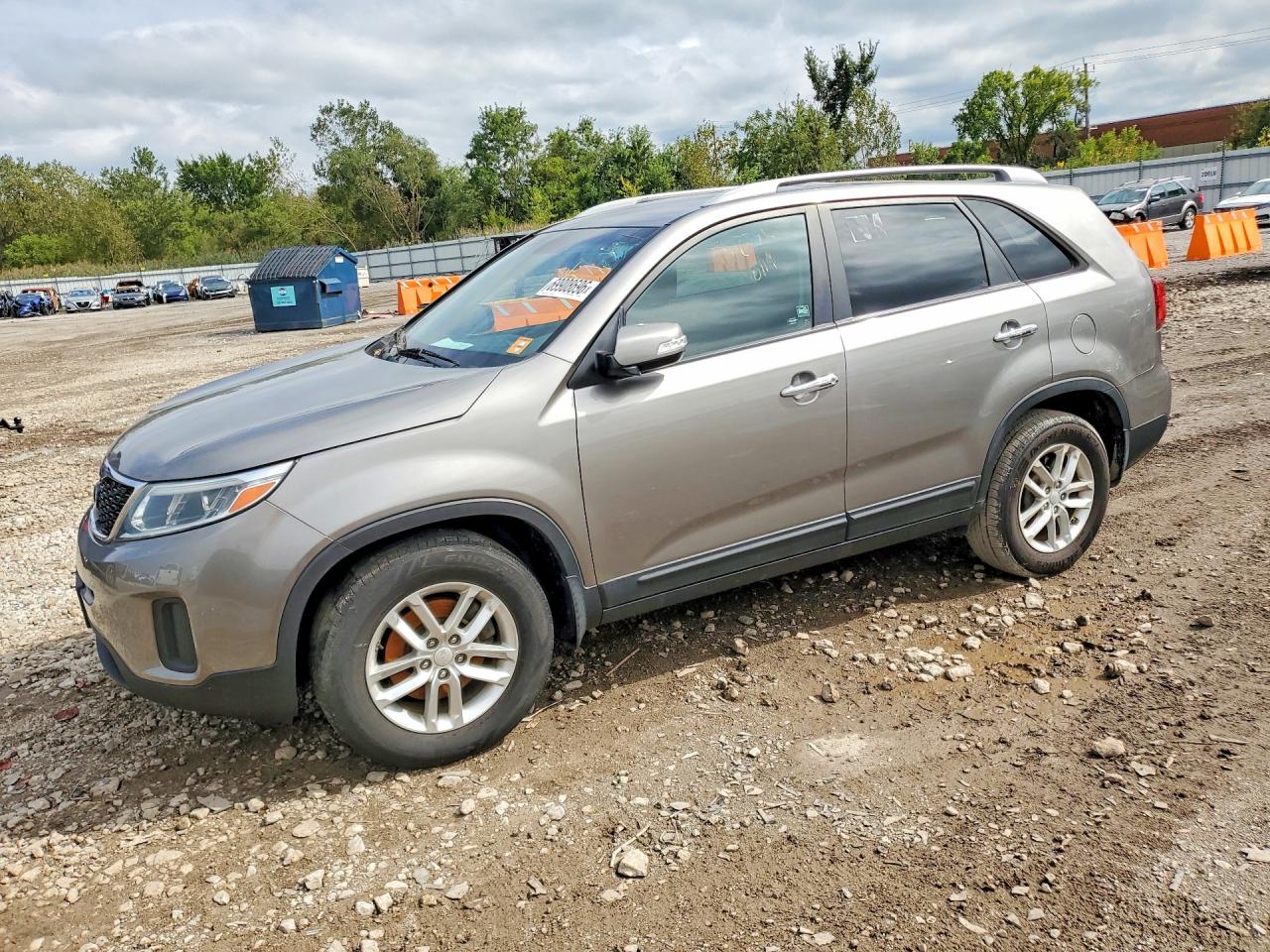 2015 KIA SORENTO GL — Front 3/4