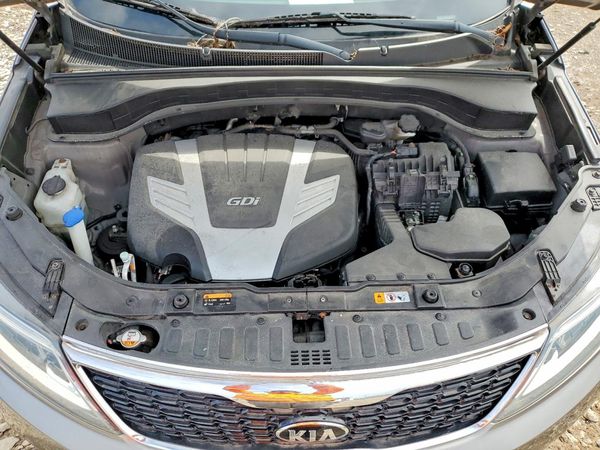 2015 KIA SORENTO GL — Engine bay