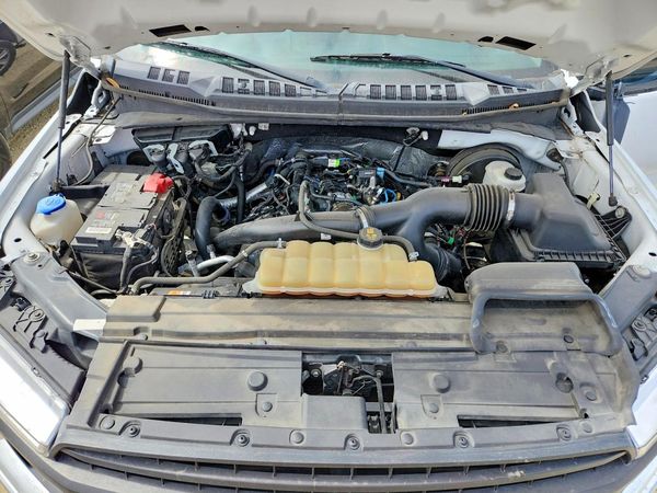 2019 FORD F150 — Engine bay