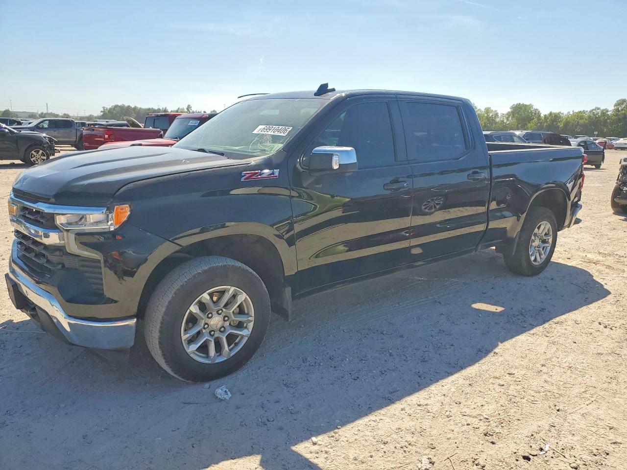 2024 CHEVROLET SILVERADO LT — Front 3/4
