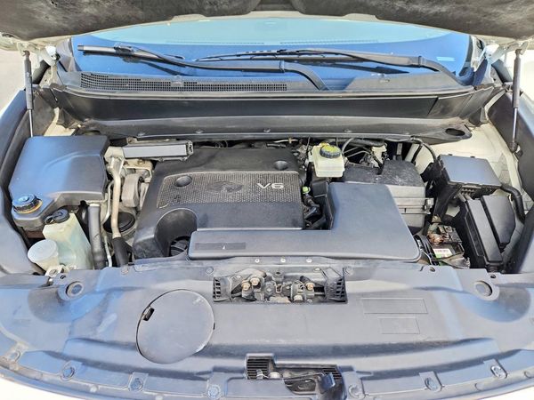 2014 INFINITI QX60 — Engine bay