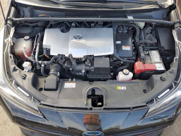 2020 TOYOTA PRIUS — Engine bay