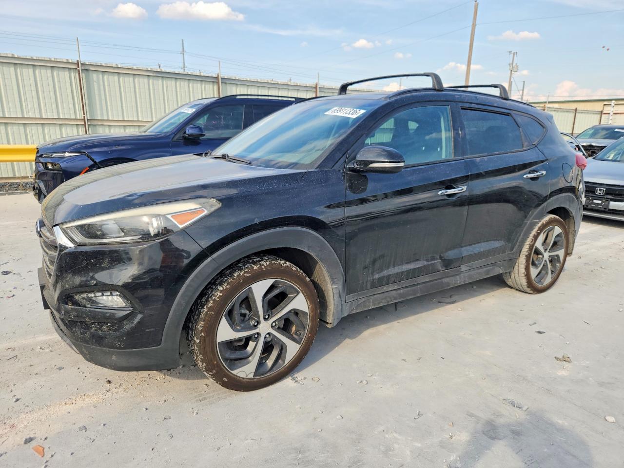2016 HYUNDAI TUCSON — Front 3/4