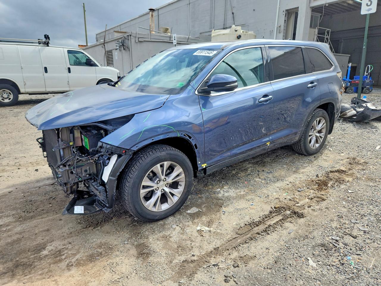 2015 TOYOTA HIGHLANDER Base/Hybrid — Front 3/4