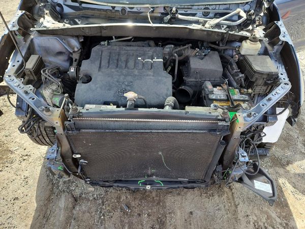 2015 TOYOTA HIGHLANDER Base/Hybrid — Engine bay