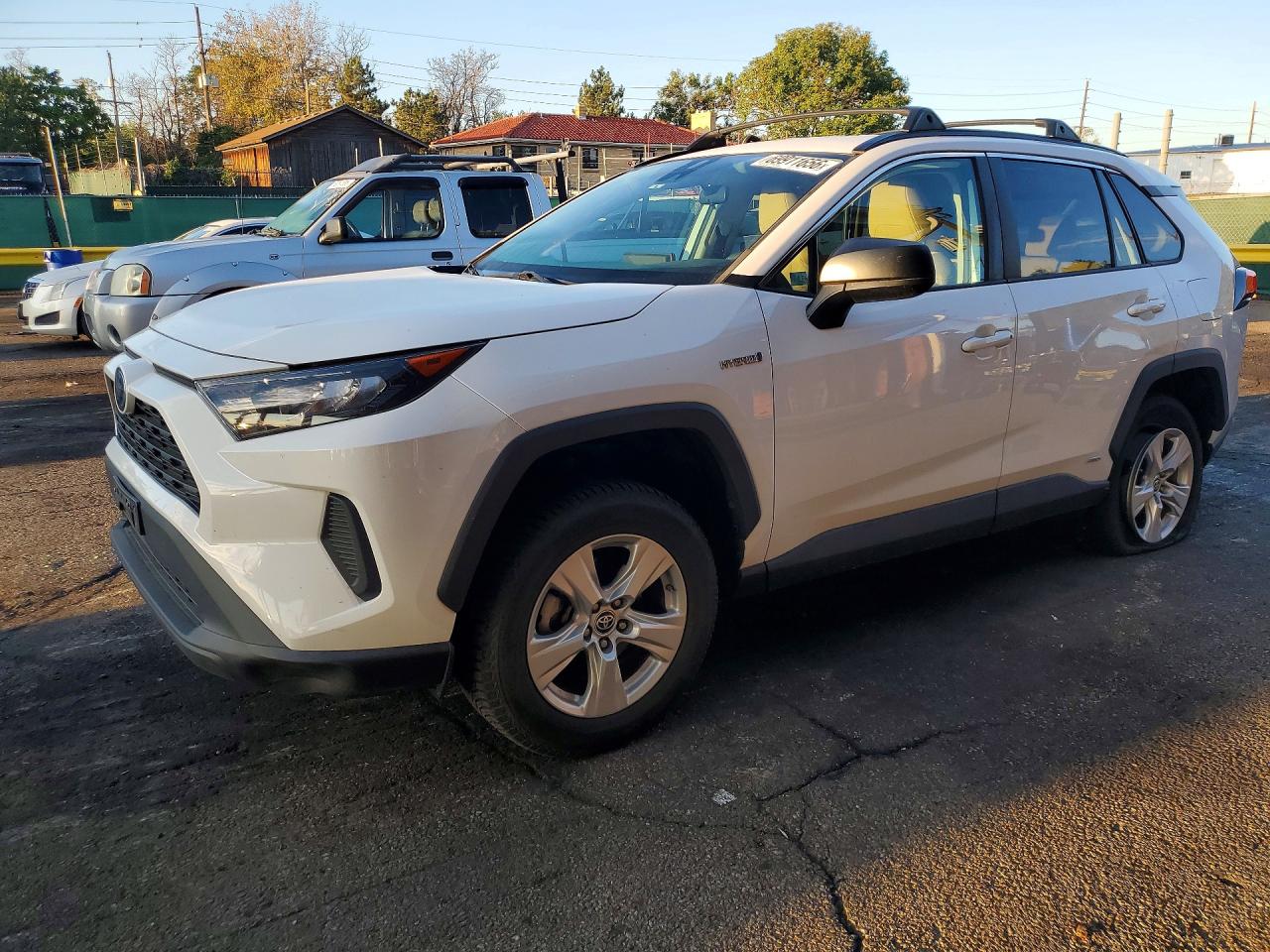 2021 TOYOTA RAV4 LE HV — Front 3/4