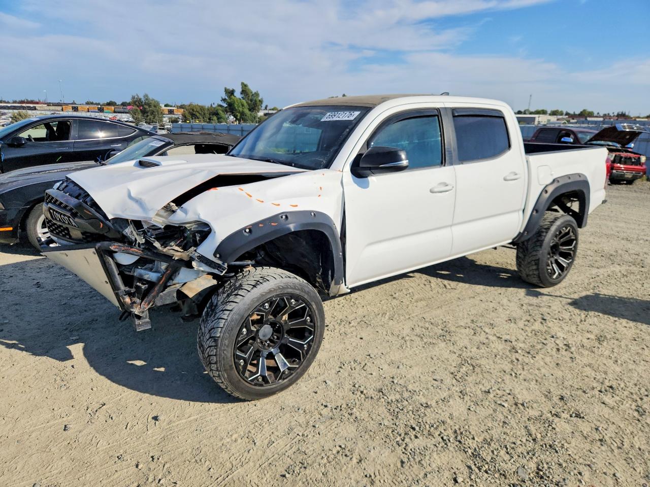 2018 TOYOTA TACOMA — Front 3/4