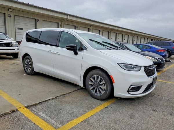 2025 CHRYSLER PACIFICA Select — Passenger 3/4