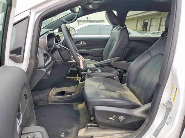 2025 CHRYSLER PACIFICA Select — DENT