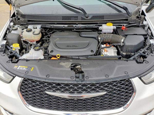 2025 CHRYSLER PACIFICA Select — Engine bay