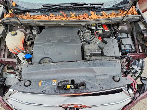 2018 FORD EDGE Titanium — Engine bay