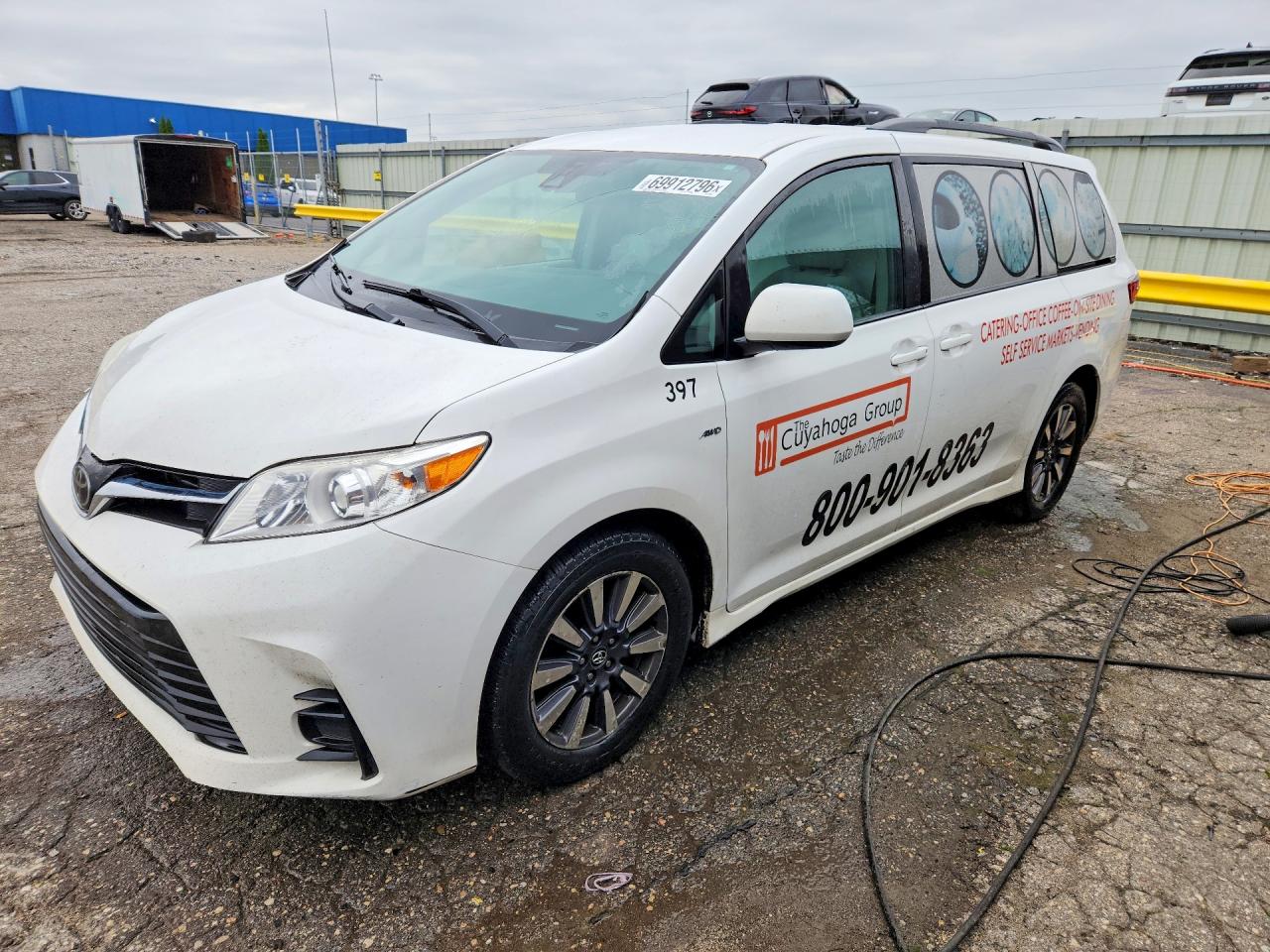 2018 TOYOTA SIENNA LE — Front 3/4