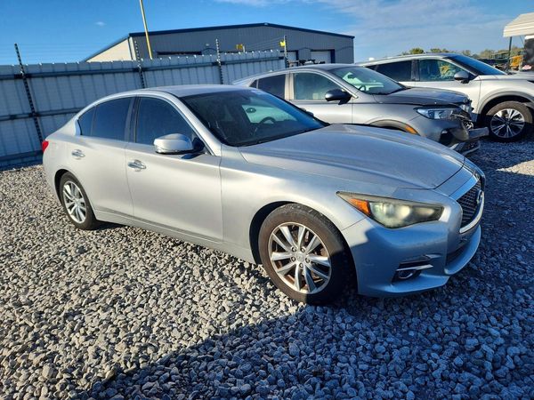 2014 INFINITI Q50 — Passenger 3/4