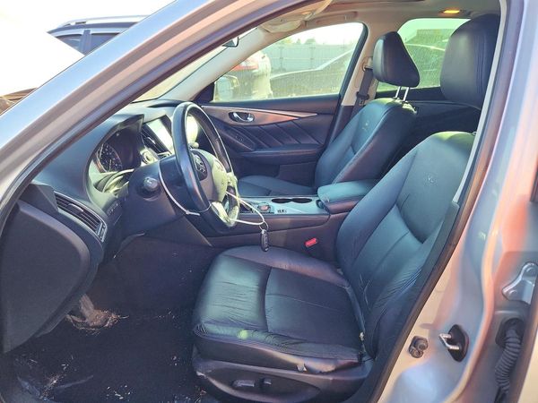 2014 INFINITI Q50 — DENT
