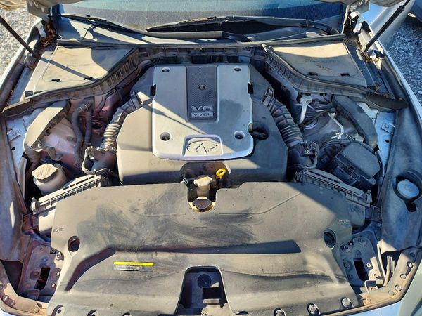 2014 INFINITI Q50 — Engine bay