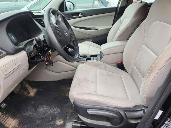 2018 HYUNDAI TUCSON SE Standard — DENT