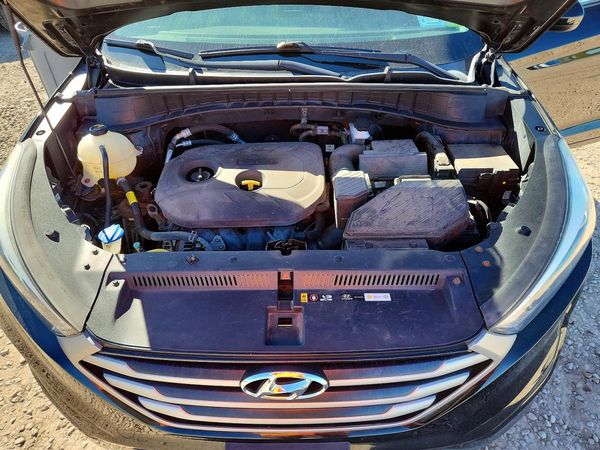 2018 HYUNDAI TUCSON SE Standard — Engine bay