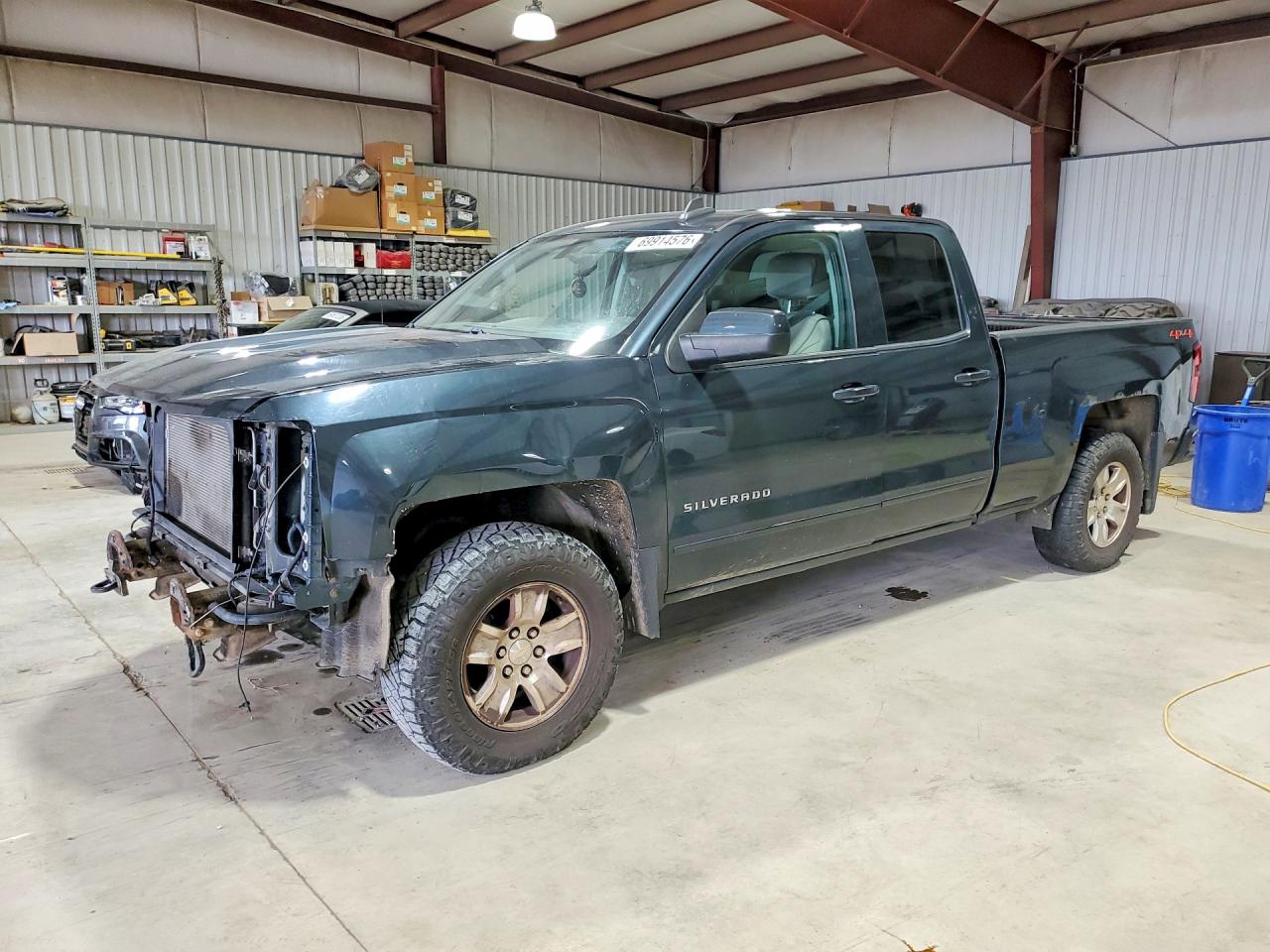 2018 CHEVROLET SILVERADO LT — Front 3/4