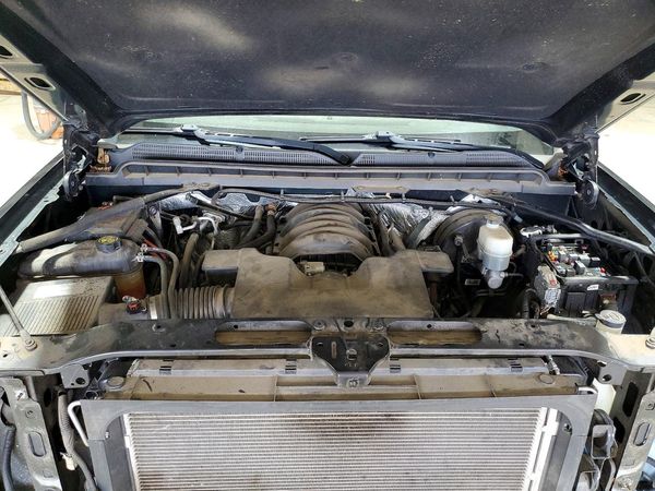 2018 CHEVROLET SILVERADO LT — Engine bay