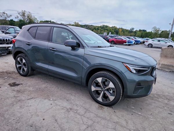 2026 VOLVO XC40 — Passenger 3/4